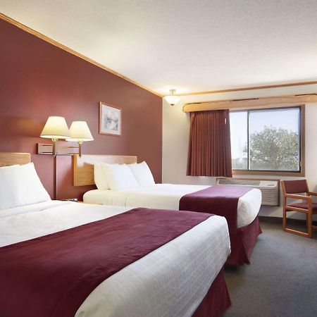 Motel Super 8 By Wyndham Eveleth Extérieur photo
